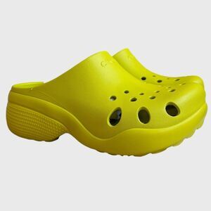 NWT CROCS Aura Clogs in Kiwi Green Women's Size 8 Comfy Summer Minimalist Spring